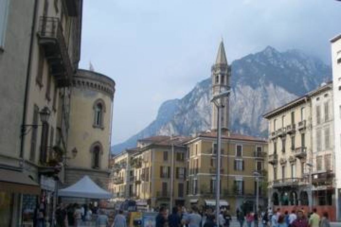 Ais Lecco “scende in Piazza”