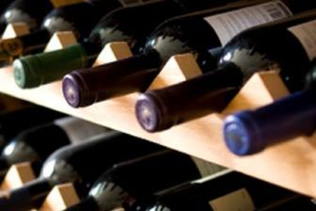 Insegna settore ristorazione cerca Sommelier