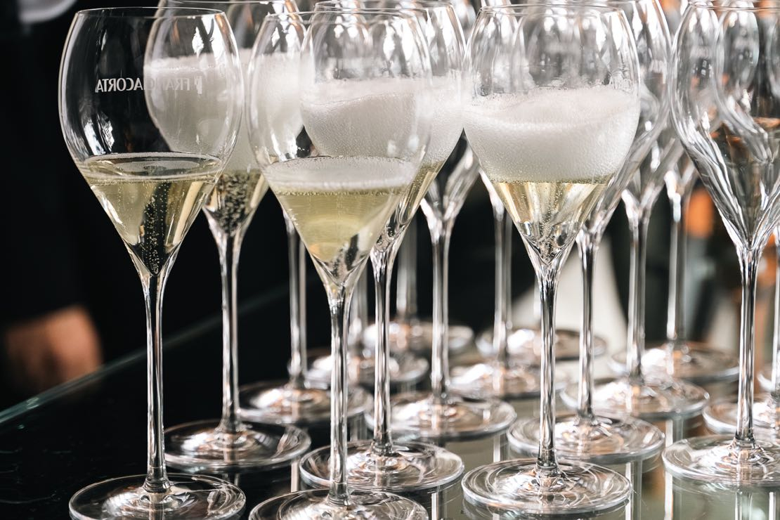 Franciacorta, nel 2025 tengono i volumi e cresce l&rsquo;export